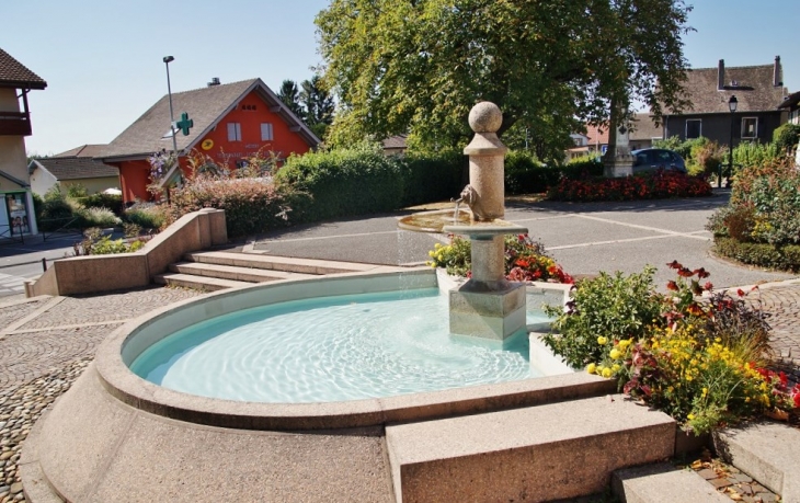 Fontaine de la Mairie - Messery