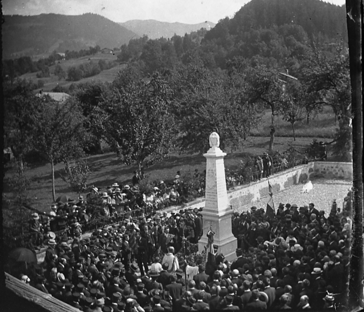 Inauguration du monument aux Morts - Morillon