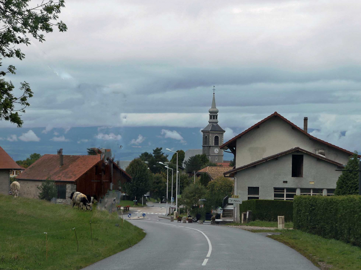 Le village au dessus du lac Léman face à la Suisse - Saint-Paul-en-Chablais