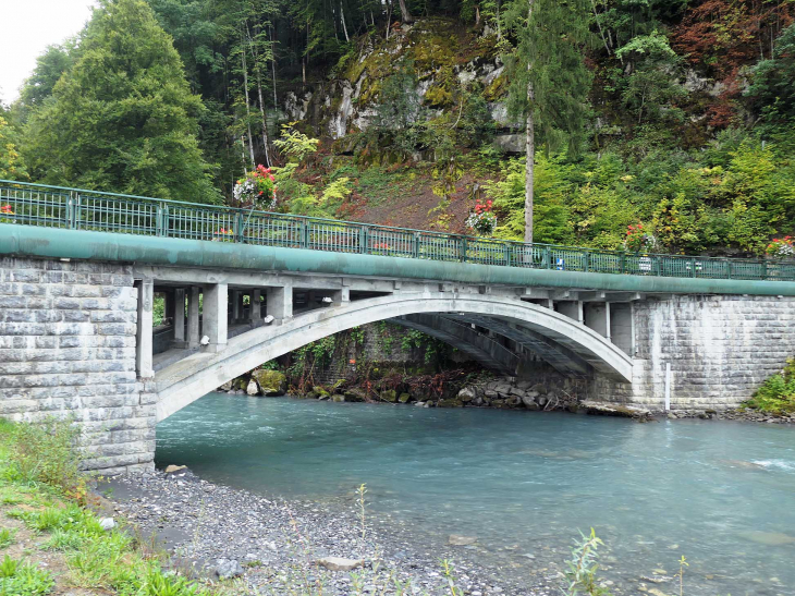 Le pont sur le Giffre - Samoëns