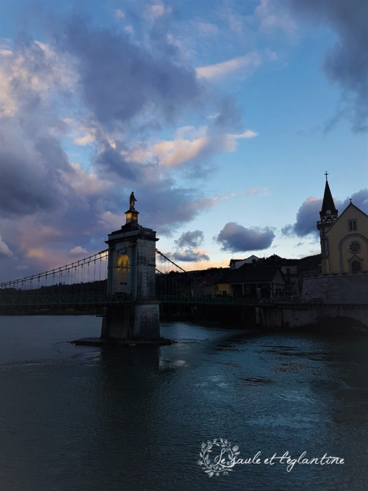 Le pont de la Vierge...   - Seyssel