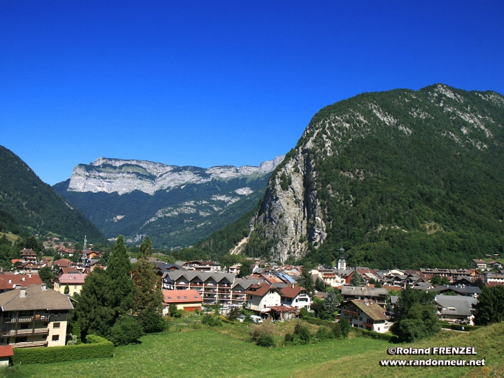 Thônes et sa Via Ferrata - Crédit Roland FRENZEL www.randonneur.net