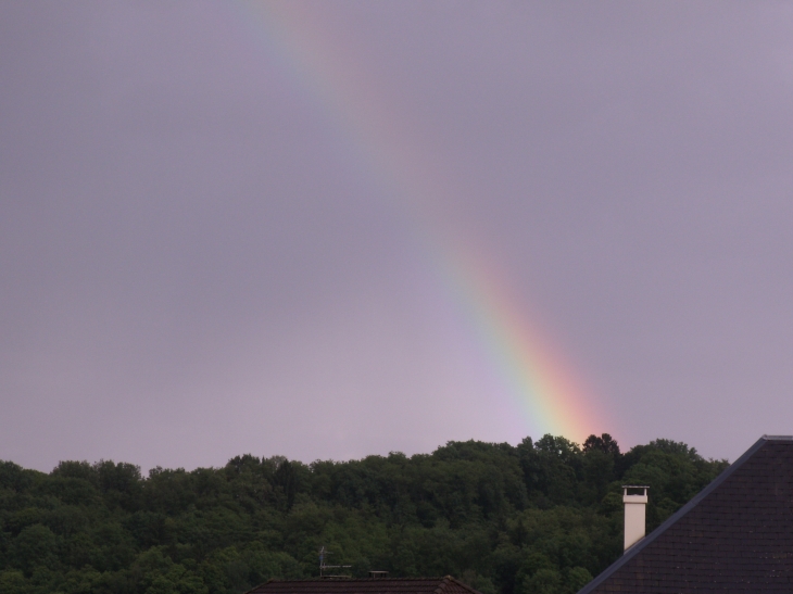 Zoom sur un arc-en-ciel depuis Thusy