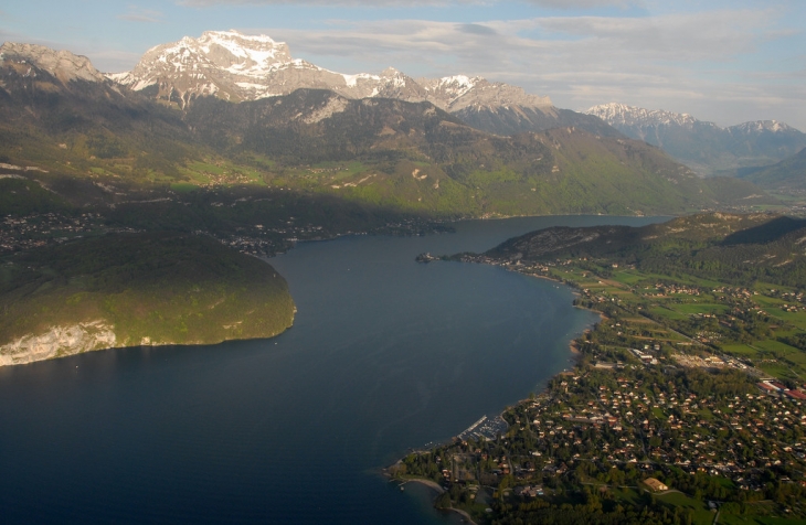 Merci de me communiquer les droits concernant la vue aérienne - Credit: bgaud - Veyrier-du-Lac