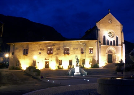 Place de la Mairie la nuit - Barraux