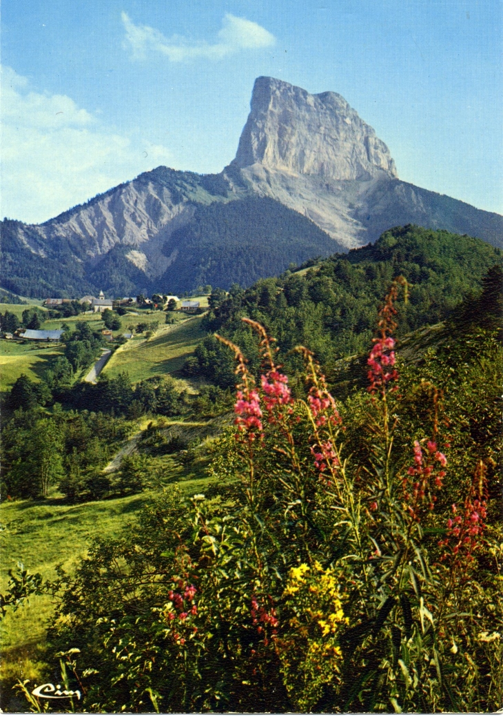 Le Mont Aiguille 2097m (carte postale de 1970) - Chichilianne