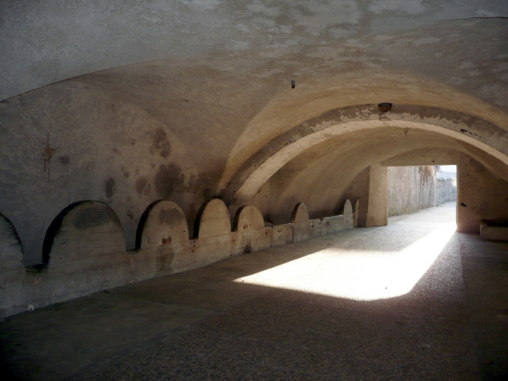 Anciennes écuries - Passage entre place Grenette et  la rue de la Paix - Corps