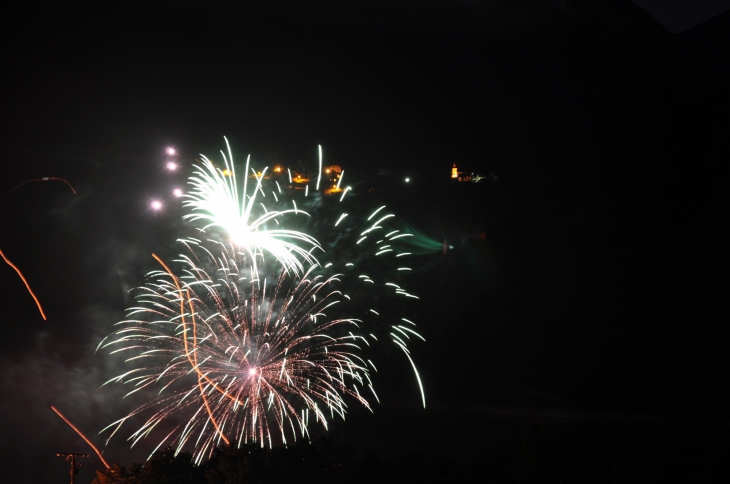 Feux d'artifice sur le Lac du Sautet - Corps