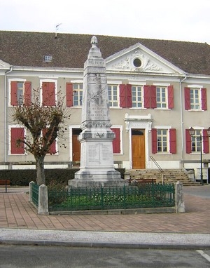 Monument aux morts devant l'école - Dolomieu