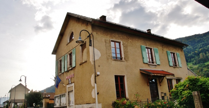 La Mairie - La Chapelle-du-Bard