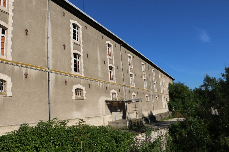 Le magasin des tabacs. - Le Pont-de-Beauvoisin