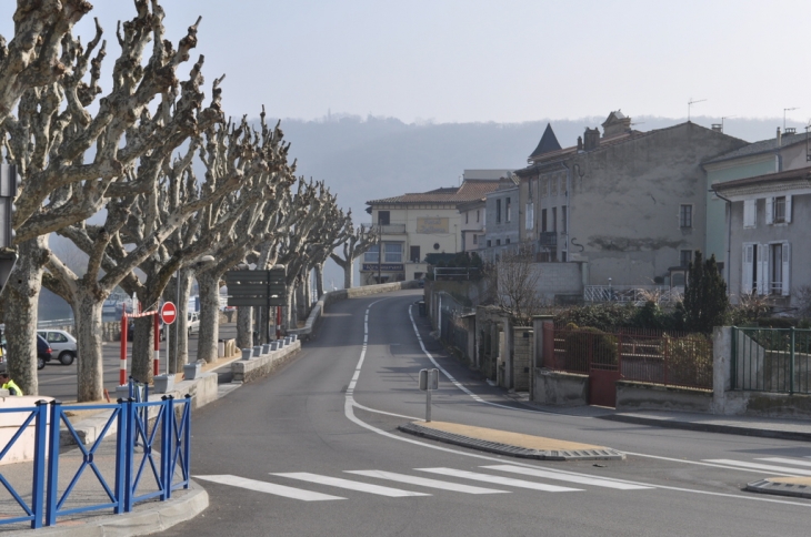 Le Quai du Rhône - Les Roches-de-Condrieu