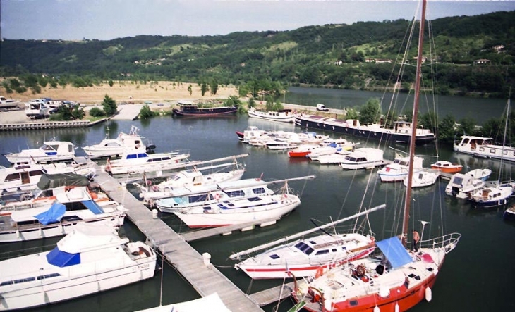 Du haut d'un mat, le port des Roches de Condrieu - Les Roches-de-Condrieu