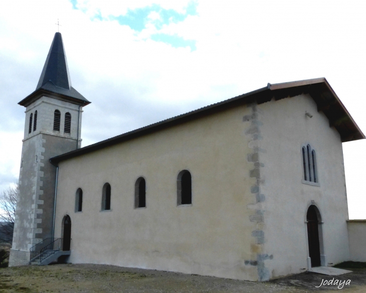 Maubec. L'église.