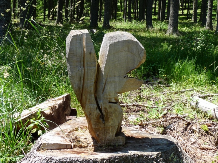 Sclupture dans le bois des Narces - Méaudre