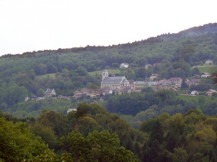 Le village vu de loin - Miribel-les-Échelles