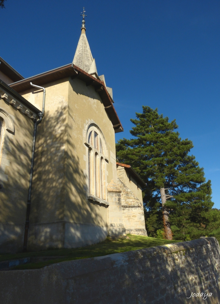 Moidieu Détourbe. L'église. - Moidieu-Détourbe