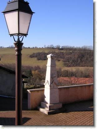 Monument aux morts - Montrevel