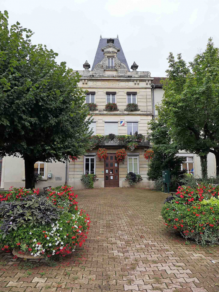 La mairie - Nivolas-Vermelle