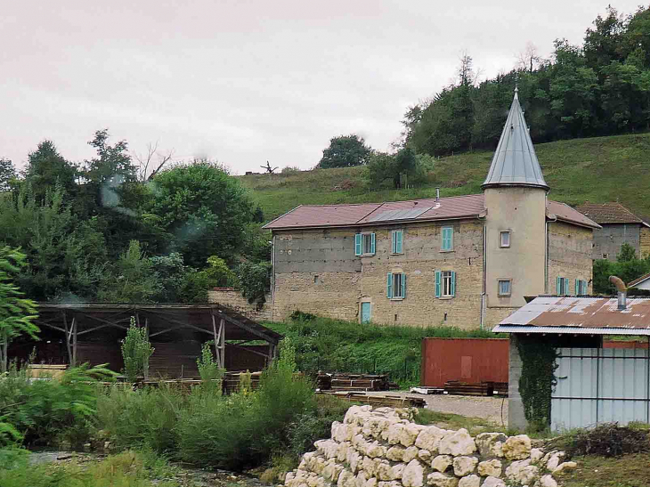 Ferme château - Nivolas-Vermelle