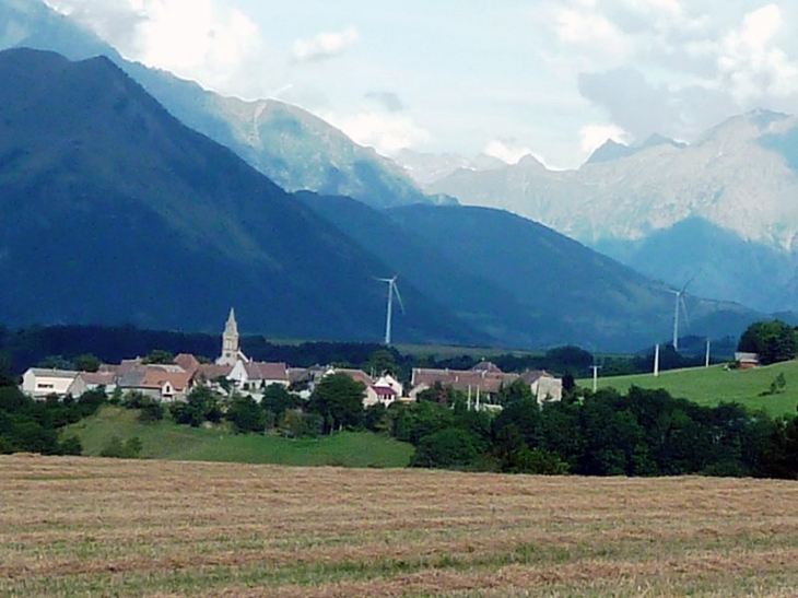 Le village au pied des montagnes - Pellafol