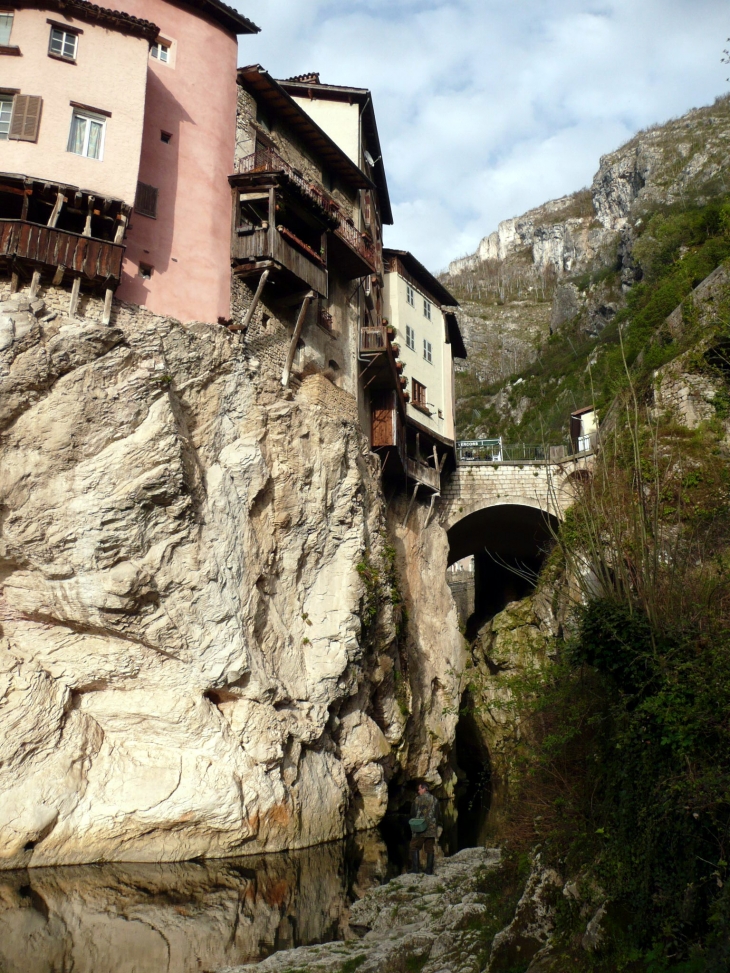 Les maisons suspendues et le pont sur la Bourne - Pont-en-Royans