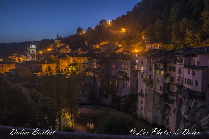 Les maisons suspendues et la Bourne de nuit - Pont-en-Royans