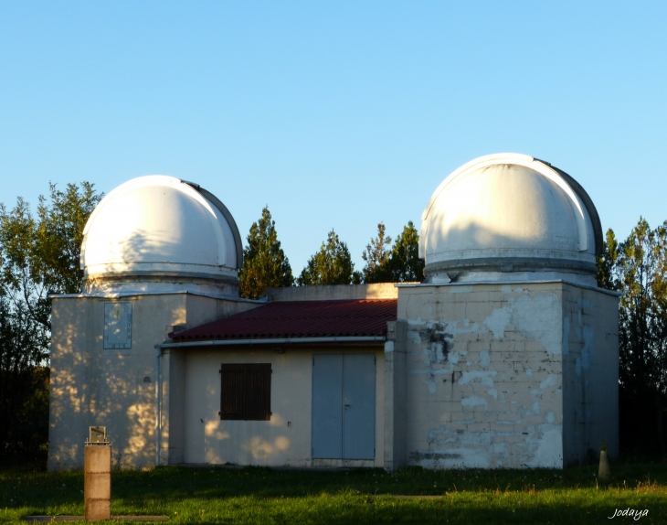 Saint Jean de Bournay. L'observatoire de Molèze. - Saint-Jean-de-Bournay