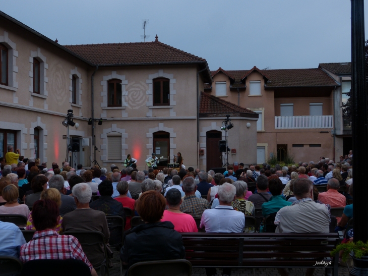 Saint-Jean-de-Bournay. Les vendredis de l'été. Groupe Sanfuego.