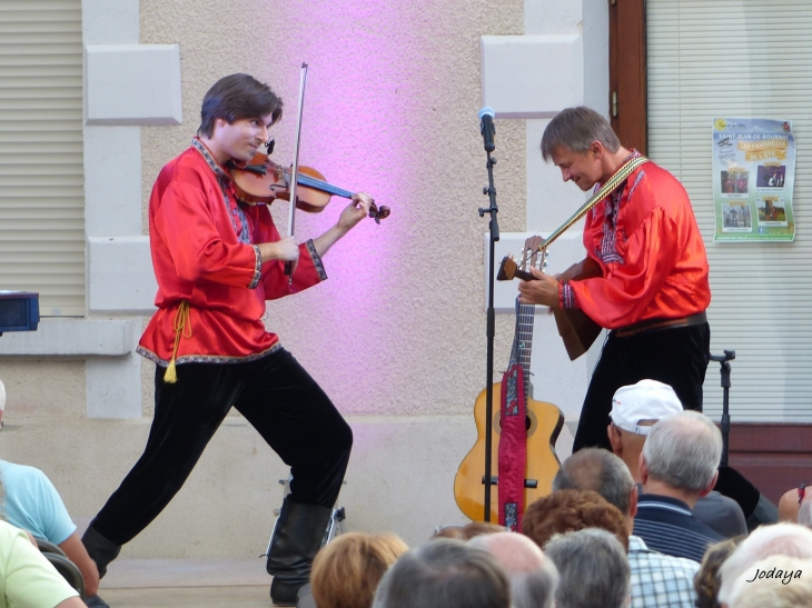 Saint Jean de Bournay. Les vendredis de l'été. 17/07/2015 Troïka. - Saint-Jean-de-Bournay