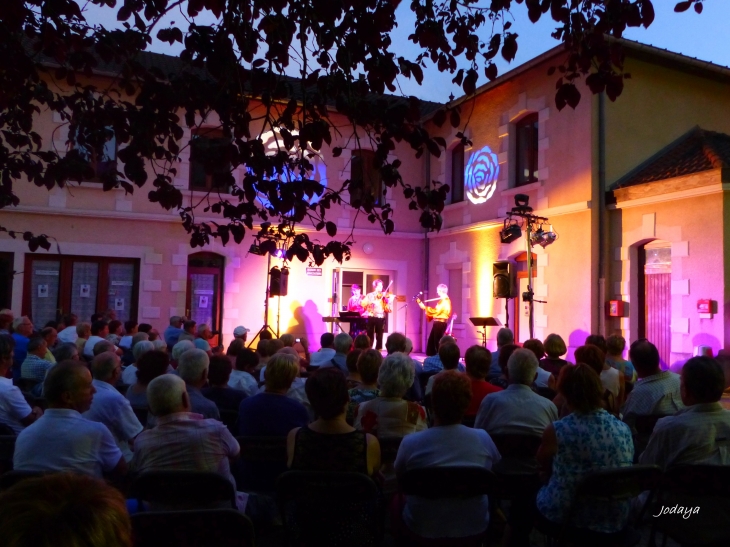 Saint Jean de Bournay. Les vendredis de l'été. 17/07/2015 Troïka. - Saint-Jean-de-Bournay