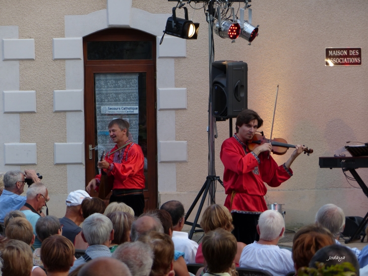 Saint Jean de Bournay. Les vendredis de l'été. 17/07/2015 Troïka. - Saint-Jean-de-Bournay