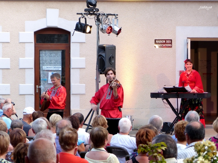 Saint Jean de Bournay. Les vendredis de l'été. 17/07/2015 Troïka. - Saint-Jean-de-Bournay