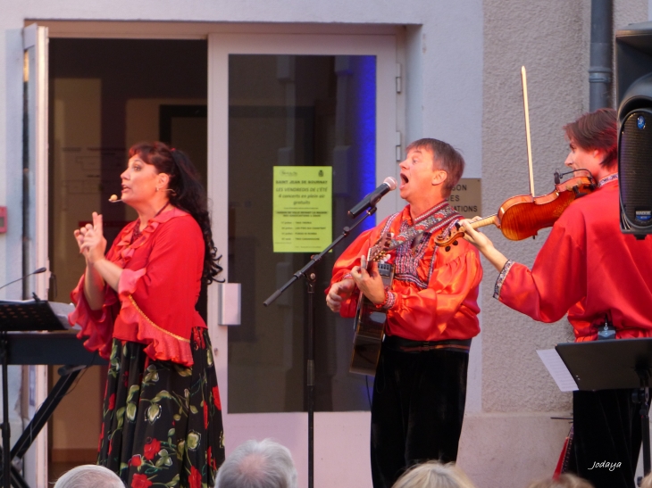 Saint Jean de Bournay. Les vendredis de l'été. 17/07/2015 Troïka. - Saint-Jean-de-Bournay