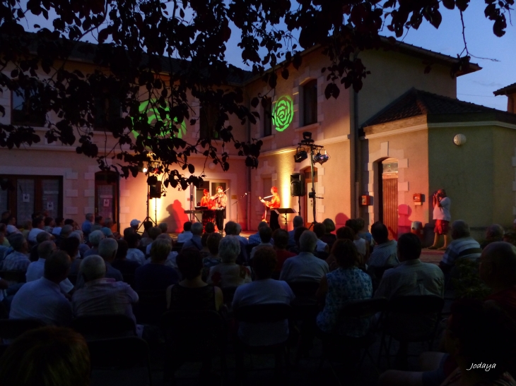 Saint Jean de Bournay. Les vendredis de l'été. 17/07/2015 Troïka. - Saint-Jean-de-Bournay