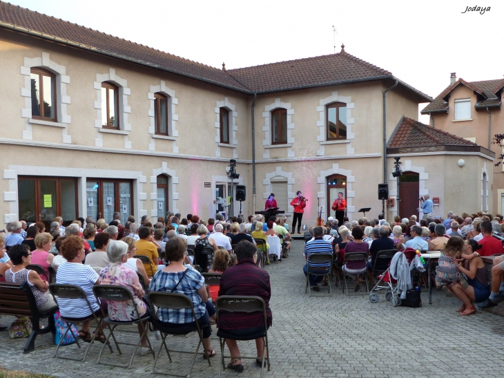 Saint Jean de Bournay. Les vendredis de l'été. 17/07/2015 Troïka. - Saint-Jean-de-Bournay