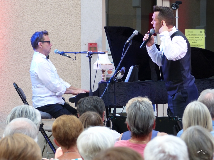 Saint Jean de Bournay. Les vendredis de l'été. 24/07/2015. Les Pies qui Chantent. - Saint-Jean-de-Bournay