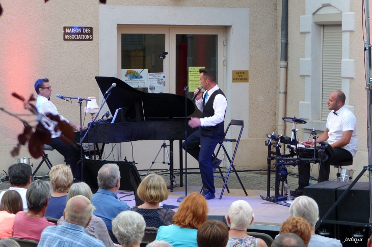 Saint Jean de Bournay. Les vendredis de l'été. 24/07/2015. Les Pies qui Chantent. - Saint-Jean-de-Bournay