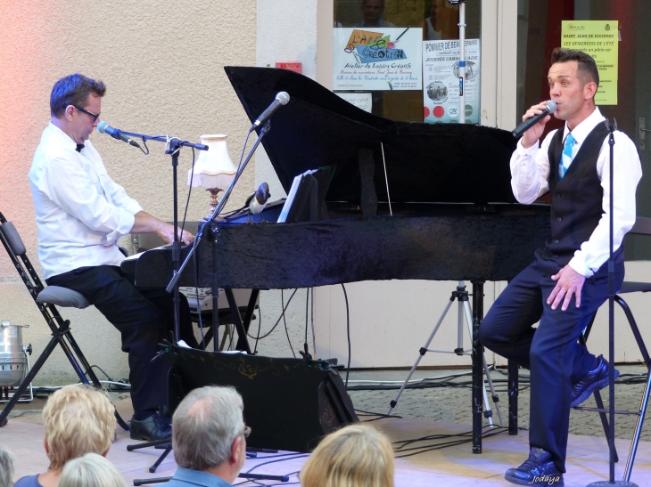 Saint Jean de Bournay. Les vendredis de l'été. 24/07/2015. Les Pies qui Chantent. - Saint-Jean-de-Bournay