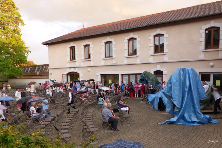 Saint Jean de Bournay. Les vendredis de l'été. 24/07/2015. Les Pies qui Chantent. - Saint-Jean-de-Bournay