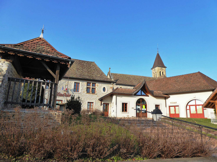 Le centre du village  sur la colline - Saint-Jean-de-Soudain