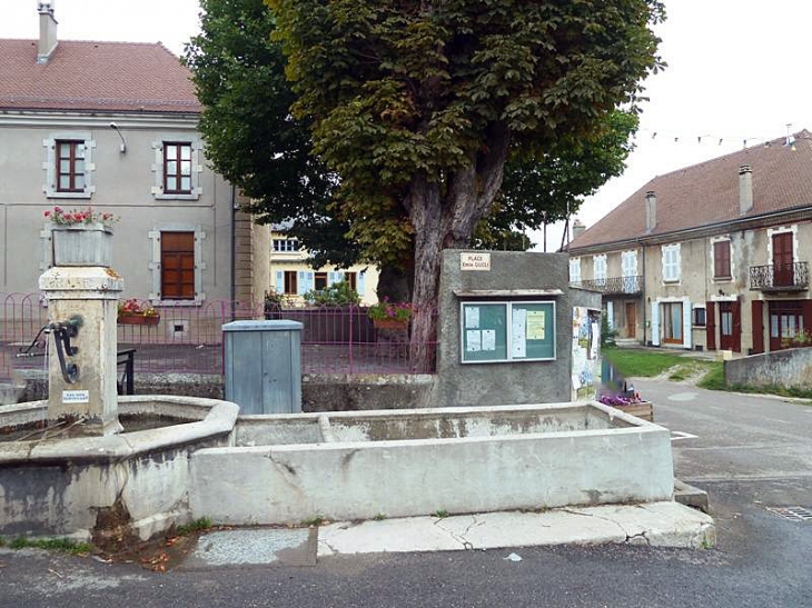 Dans le village - Saint-Martin-de-la-Cluze