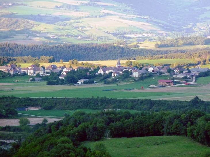 Le village vu de loin - Saint-Maurice-en-Trièves