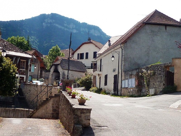 Dans le village - Saint-Michel-les-Portes