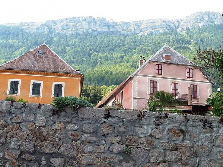 Maisons colorées - Saint-Michel-les-Portes