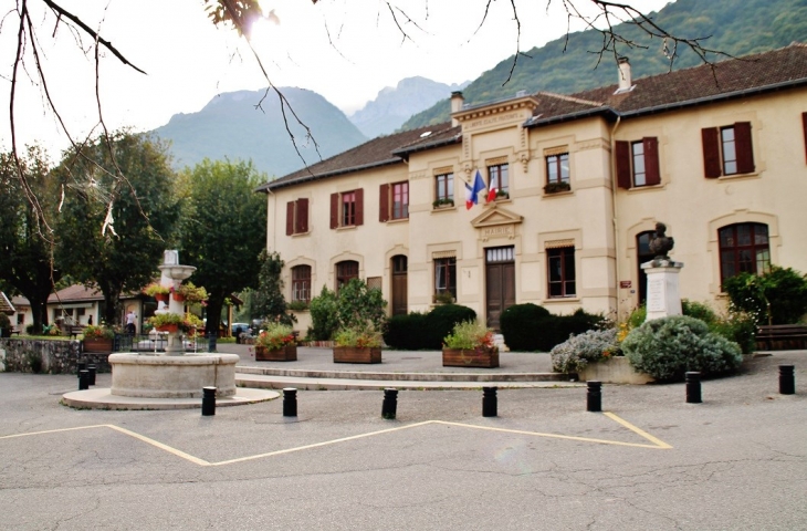 La Mairie - Saint-Vincent-de-Mercuze