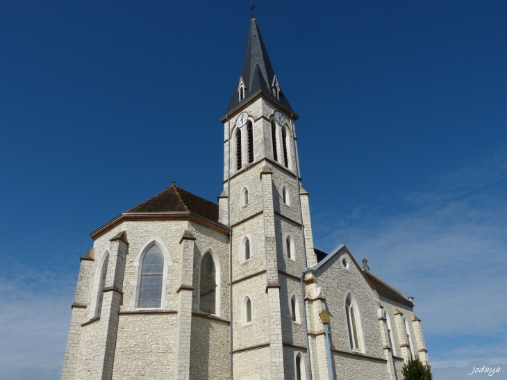 Vézeronce-Curtin. L'église.