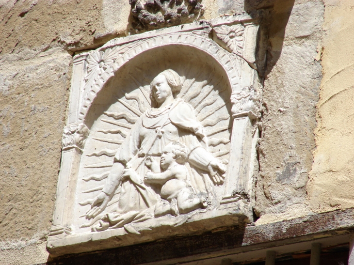 Bas-relief dans la cour intérieure de l'Hôtel Chevrier-Pérouse - Vienne