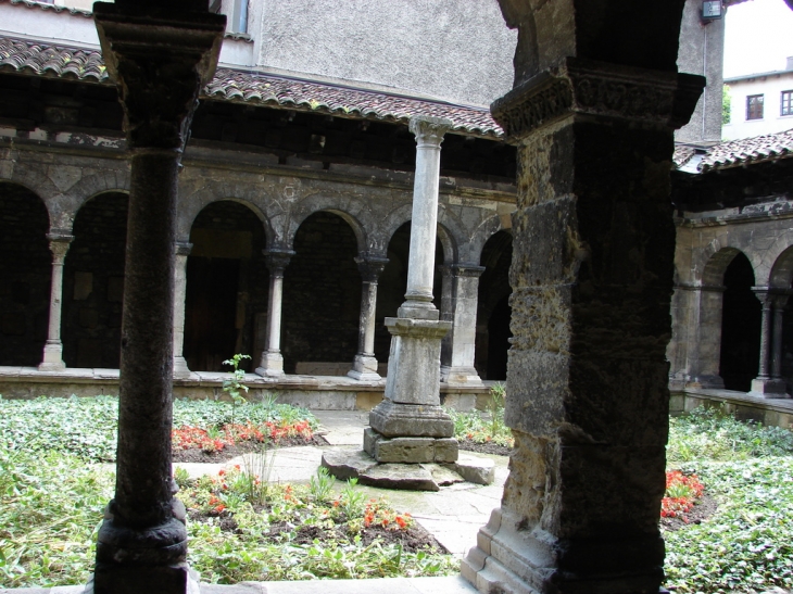 Cloître de l'église Saint-André-le-Bas - Vienne