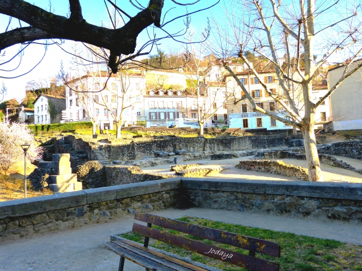 Vienne. Le jardin archéologique de Cybèle.